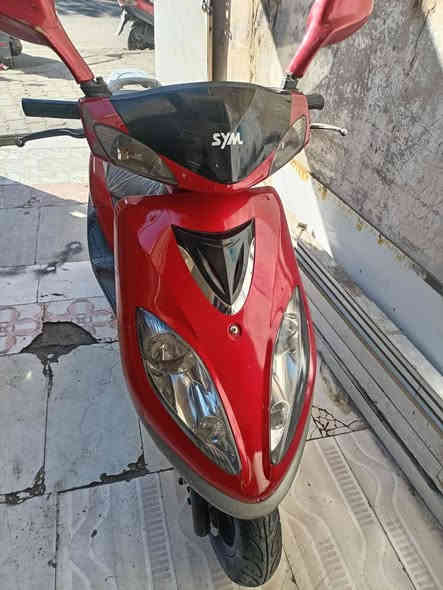 السلام عليكم دراجه سايم ابو عيون للبيع كله شغال صلف هندر كهربائيات كله شغال مكينه فول نعومه مابيهه اي نقص دراجه حيل نضيفه بدووون اوررراااق 
السعر. 600 او بي مجال للشراي 
العنوان داخل الرمادي. 
رقم الهاتف. ***********
