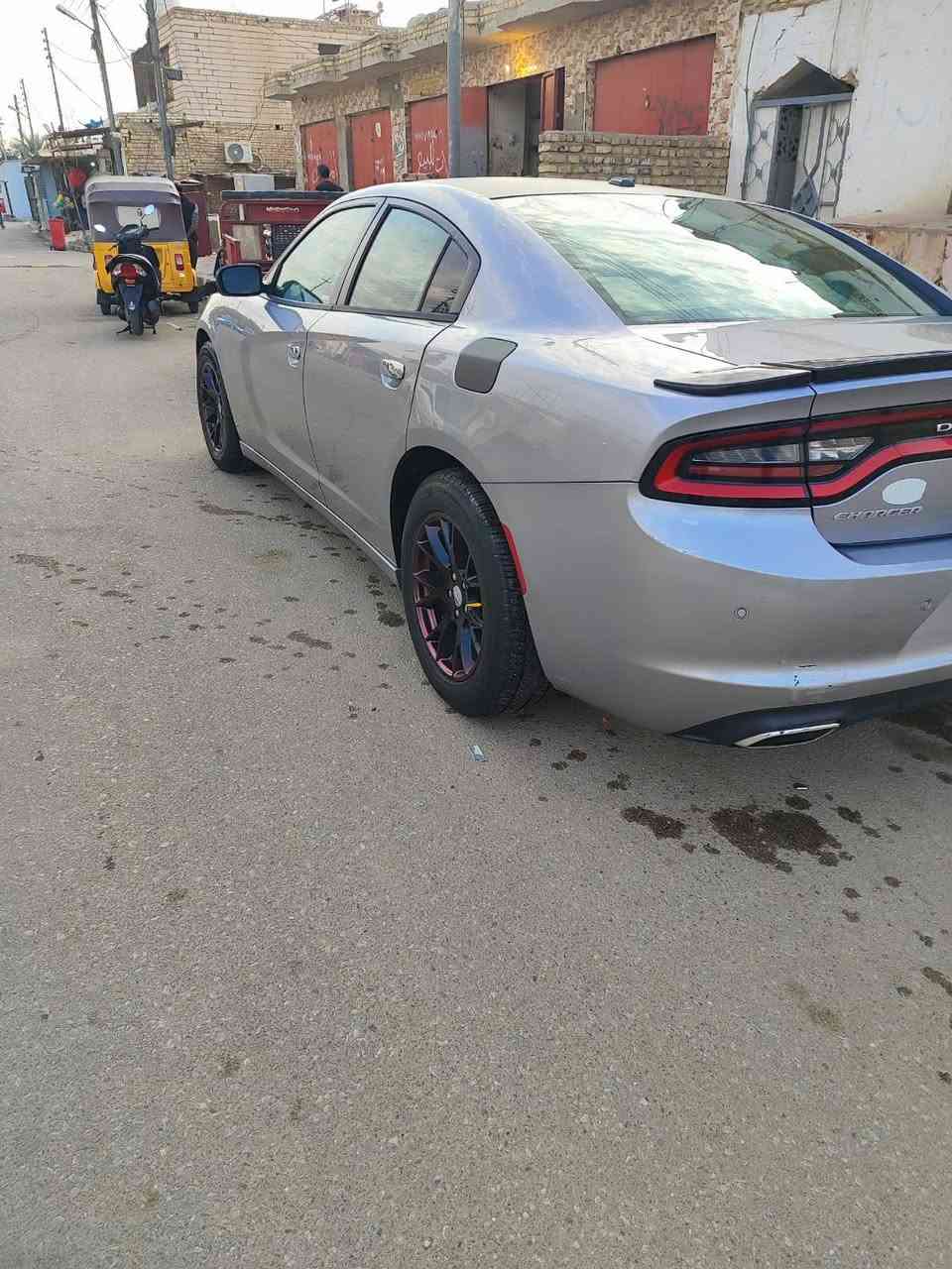 سلام عليكم من رخصت الادمن جارجرموديل  2015 السياره كفاله وارد كندي بس صار بيه جاملغ بل عراق تبريد تتفه حداديه خمسه وسبعين بل ميه الوره ولكدام سياره مال بيت الياخذه ويكلوله هاي السياره مشتغله بخط بكل العراق ياخذه بلاس السعر 175‏‪***********‬‏
