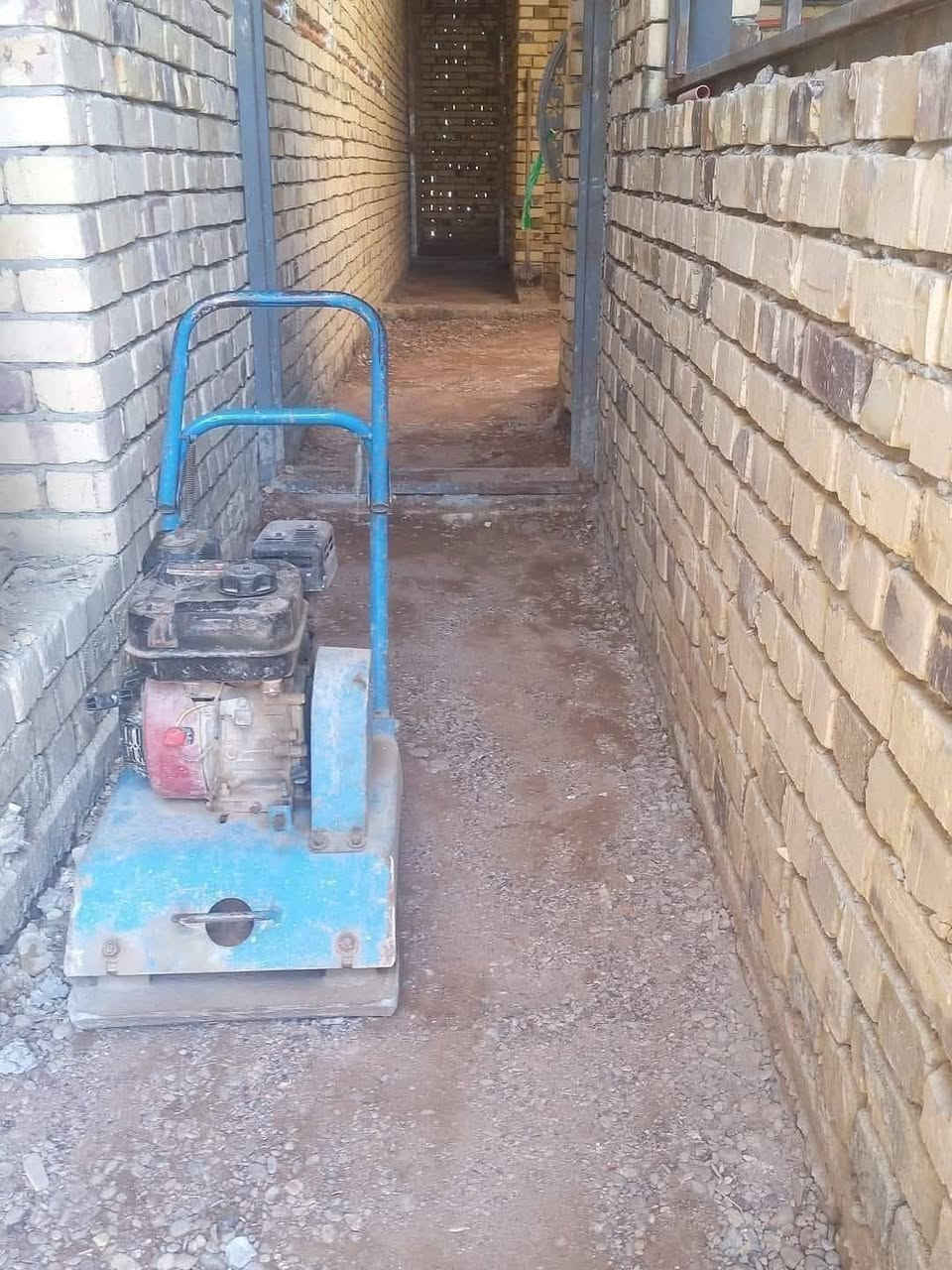 يوجد عمال لكافة الأعمال الشاقة تصعيد مواد عالضهر +فرش سبيس وحدل +صب ارضيات  +تصعيد تراب تنضيف بيوت من جص وأنقاض+تكشير تفليش تشميع بتلو  +غسل بيوت ونقل غراض بيتً تشميع شغلي درجة اولى رقمي بأنسب الاسعار ***********
