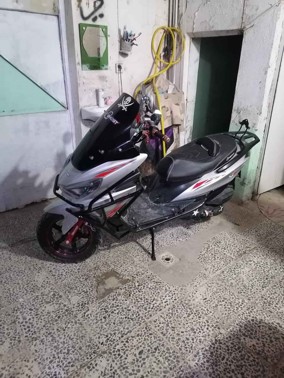 سكنس لبيع سعره ٧٠٠بيه مجال ***********
