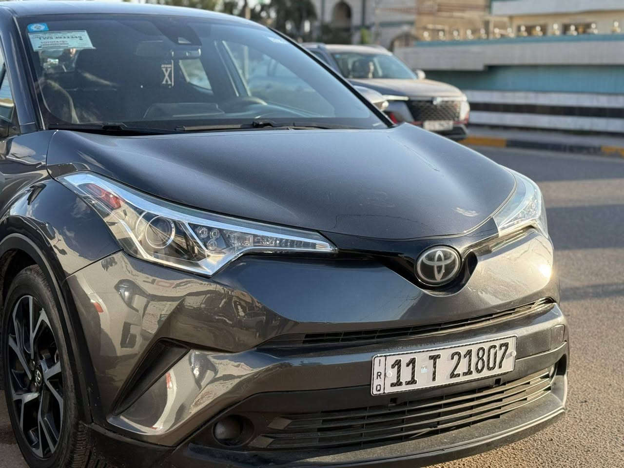 السلام عليكم تيوتا  سي اج ار موديل ٢٠١٨ بيها حادث دعاميه بأمريكا الباب مصبوغ 
الكير ✅️ مفتوح السبب بدلت جبنه مال كير ودهن وفلتر
الشاصي ️✅️ طخه بخشم الشاصي 
اللغد ✅️ سليم
المحرك ✅️ سليم
ارباك ✅️ طاك 
مواصفات لمتد شاشه بصمه رادار خلفي أمامي رادار مري اشاره مري شفط قياده ذاتيه تثبيت مسار كروس سرعه تدفئه كشنتات ويل كب حجم ١٨ تخم تاير جديد كامره خلفيه تحكمات استيرن اناره ترحيب رقمي *********** العنوان بغداد الدوره بيع او مراوس حسب القناعه السعر ١٤٥ بيها مجال اتصل بيك خير وتدلل
