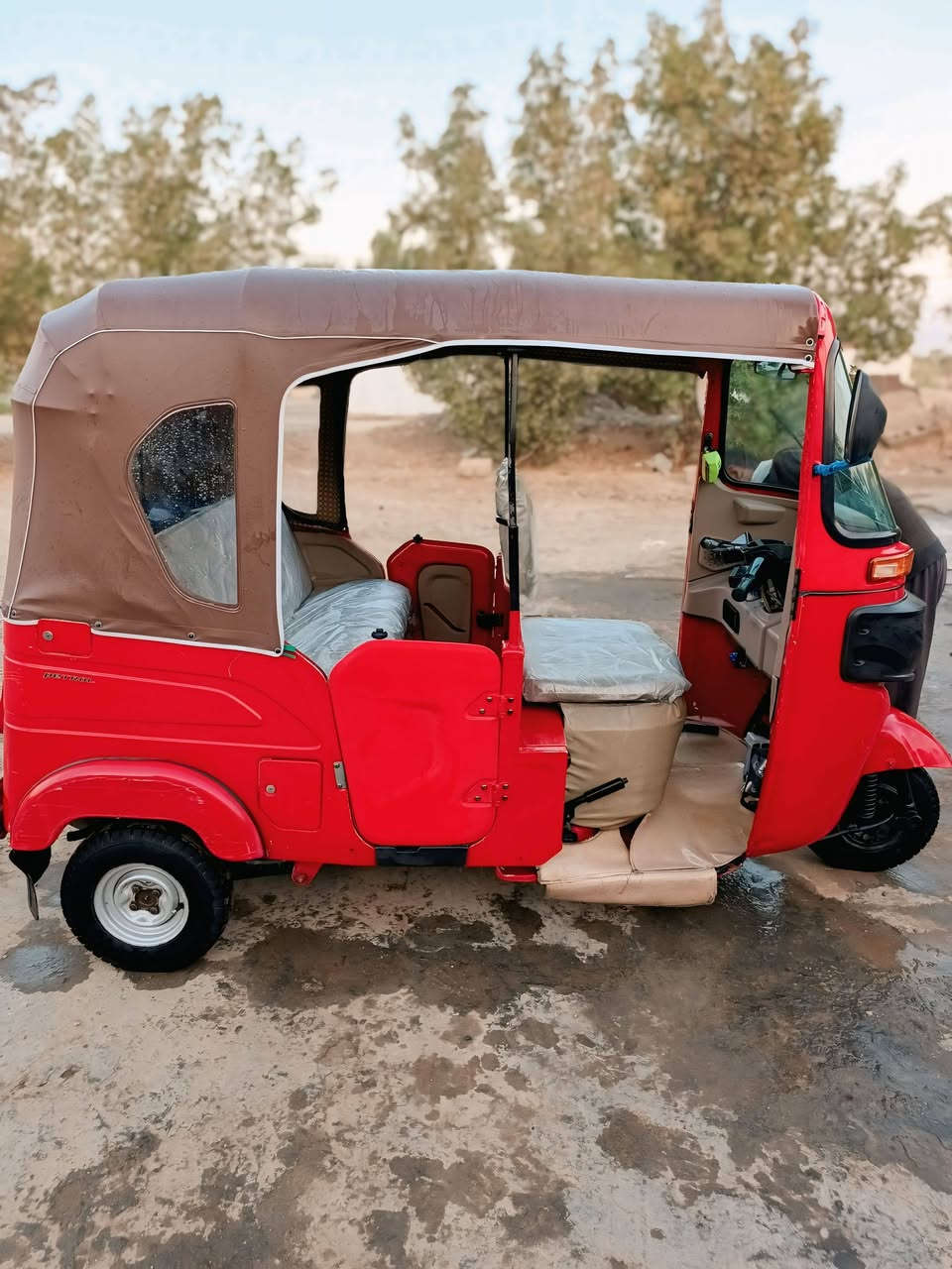 السلام عليكم تكتك حمره ٢٢ مرقمه وكامله كبل للشارع مكاني الشعله ***********
