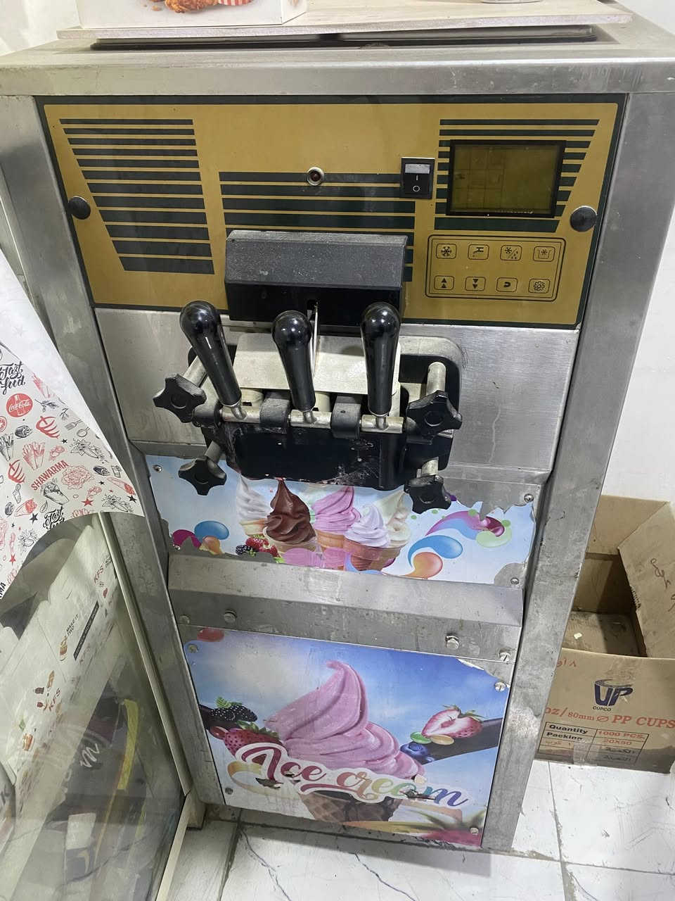 للبيع مكينه سوفت ومكينه ازبري وبراد تجميد 
سعر مناسب مكاني البصره الزبير رقم ***********
