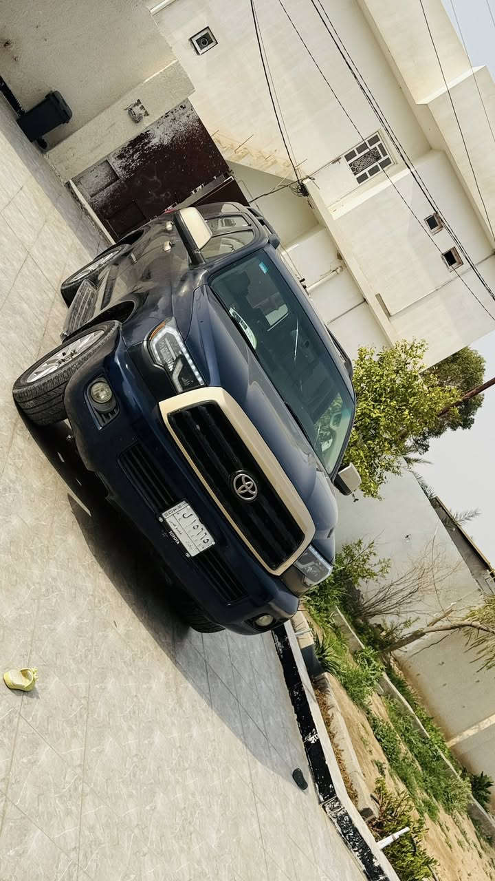 السلام عليكم 
تويوتا سيكويا 2009 
محرك 5700 8V
المواصفات 
كشتات كهرباء 
تدفئة كشن 
تحكم ستيرن 
7 راكب 
كشنات جلد 
جكات شغاله شرط 
فتحت سقف 
كامرة 
بردات كهرباء 
وباقي المواصفات معروفه 
السيارة جاهزة من كلشي برغي مابيها نقص مكينه سبانه ممدودة عليها تراي زيرو 
السيارة بيها 4 قطع رش فقط كلير شرط اثر جراد 
رقم بغداد 
السعر 165 وبيها مجال للطيبين 
رقم الهاتف *********** 
العنوان ديالى بعقوبه
