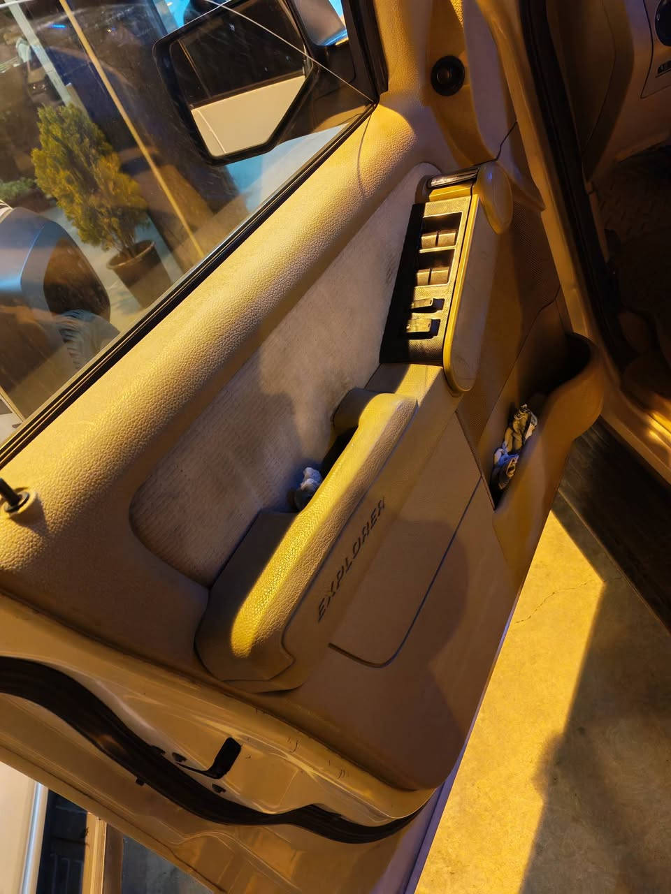 السلام عليكم
فورد اكسبلور رقم السليمانيه الجديد خمسه راكب لون أبيض موديل ٢٠٠٨بيها قطعتين ونص صبغ بدون دواخل والسونار موجود بالنشر للبيع ١١٠ وبيها مجال أو مراوس بفيوجن محرك ٢٥٠٠ وحسب الاتفاق والمعاينه مكان السياره السليمانيه

للاستفسار *********** واتساب
