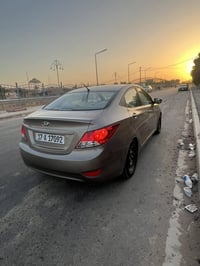 اكسنت 2013  وراد خليجي  محرك 1600 كيرعادي  بيها صبغ عام بدون ضربه كير ...