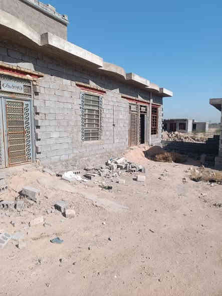 بيت زراعي للبيع 
المساحه 300 بناء بلوك سقف صب كونكريت 
بي 3 غرف صاله ستقبال 
جاهز عوزه لباخ يبعد عن شارع ياحسين 400 متر 
عمود 436 طريق ياحسين 
السعر 25 وبي مجال 
***********
