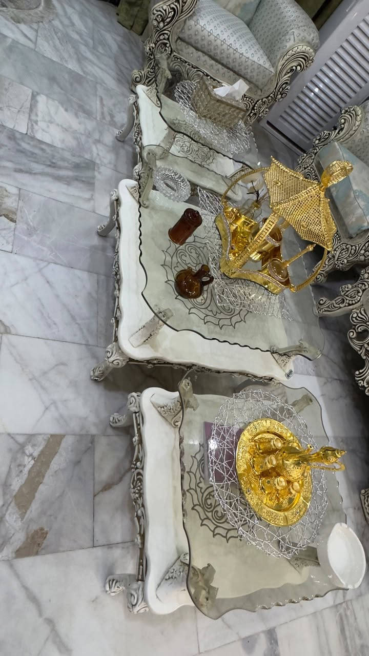 تخدم من الإقليم قنفه 2..كرسي 4...السعر 1300000..***********
