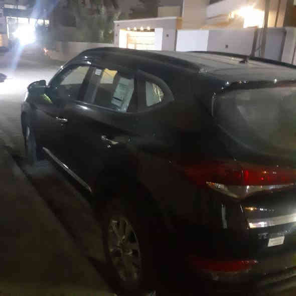 سلام عليكم توسان للبيع.                                             
الون. اسود
الرقم اربيل 
الموصفات عادي
المحركGDi
الضرر مرفوق السونار
السعر135
الرقم***********
