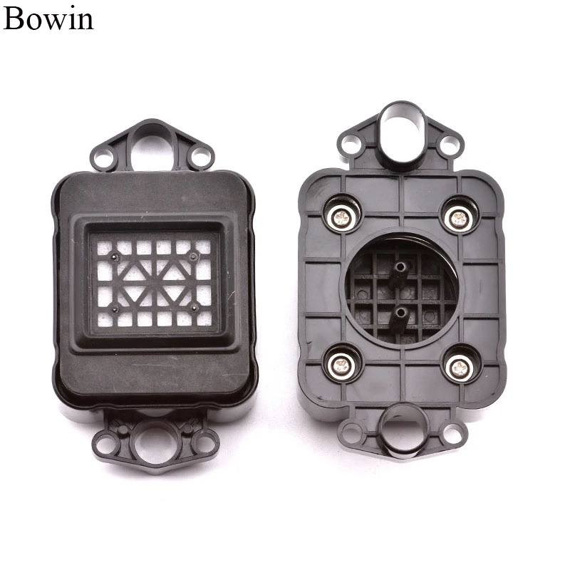 ⚙️ الوظائف الأساسية للـ Capping / شافطة الهيد
✔️ 1. منع جفاف الحبر

عندما يتوقف الهيد عن الطباعة، يتم وضعه فوق خشبة السيليكون المطاطية في الـ Capping. هذا يمنع الهواء من الدخول ويُبقي الحبر في الفوهات رطبًا — مما يقلل فرص الانسداد.

✔️ 2. دعم عمليات التنظيف

عند تشغيل مضخة الشفط (سواء كانت مضخة مدمجة في الطابعة أو مضخة منفصلة)، تقوم الشافطة بخلق فراغ تحت الهيد:
➡️ ينسحب الحبر القديم والملوثات عبر الفوهات ويتجمع في خزان نفايات الحبر.
➡️ يساعد ذلك في تنظيف فوهات الطباعة وإعادة تدفق الحبر بشكل صحيح.

✔️ 3. حماية الهيد أثناء الصيانة

بدلًا من أن يكون الهيد مكشوفًا ويتعرض للغبار والهواء، يتم وضعه فوق الشافطة محميًا أثناء الصيانة الطويلة أو عند التوقف لفترات.
 

🟡 الخلاصة

شافطة الهيد XP600 (Capping / Suction Cap) هي جزء مهم في صيانة رأس الطباعة:
✔️ تمنع جفاف الحبر
✔️ تساعد في تنظيف الفوهات
✔️ تحسن أداء الهيد وتطيل عمره
✔️ تستخدم مع مضخة شفط لتنظيف أعمق للفوهات
 اطلبها من #شركه_احمد_للدعايه_والاعلان
رقم المبيعات : ***********
رقم الصيانه   : ***********
