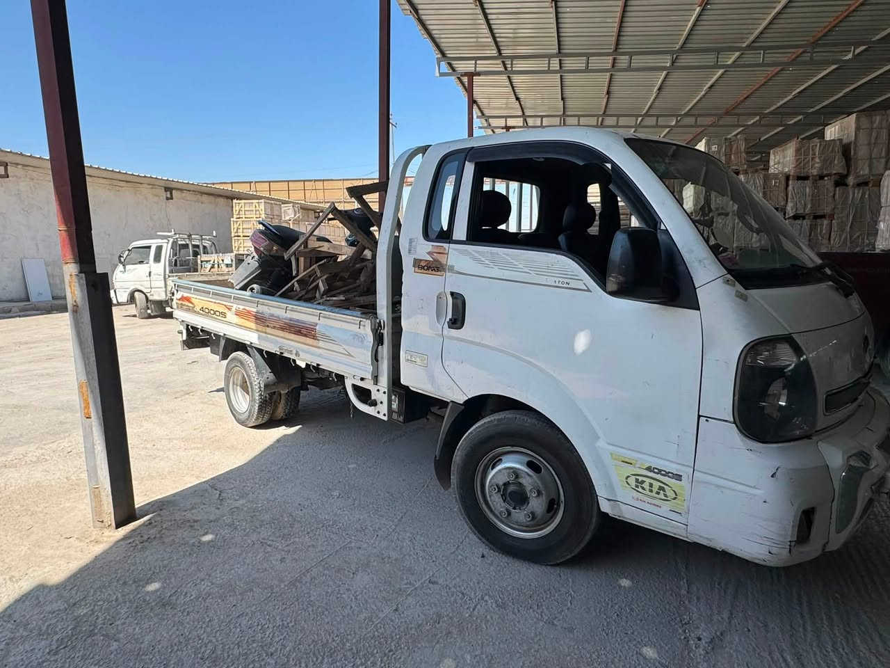 السلام عليكم 

للبيع كيا بنكو فحل 4000

كير محرك نظيف موديل 16 

السعر 120 ورقة وبيه مجال 

***********
