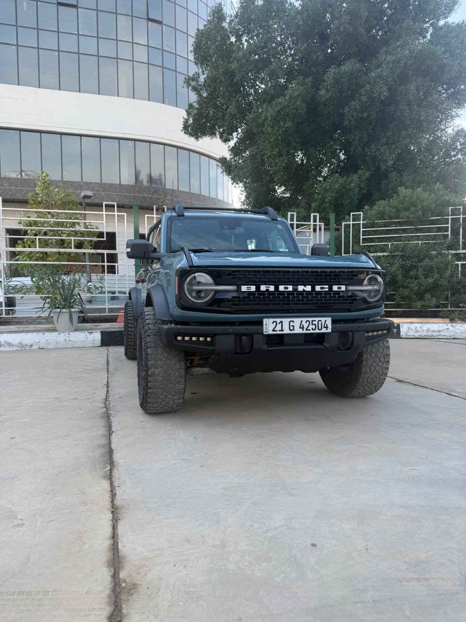 السلام عليكم فورد برونكو اللون بلو جاينيز  محرك v6-2.7 السيارة 6 دكم فول مواصفات شاشة 9 ملم كشنات كهرباء وتدفئة ماشية 20 الحادث نص جامرلغ امامي ومصبوغ على كدة وطخة بالباب الخلفي عكس السايق وراجعة بارد ايرباك ستيرن ومرجعة سستم رقم سليمانيه ب اسمي رقم الهاتف***********
