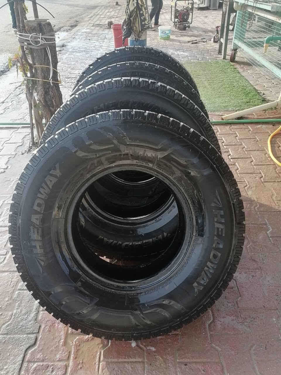 تايرات للبيع زوج ياباني وزوج صيني القياس ١٦، ٢٨٥، ٢٧٥، *********** مكان ميسان
