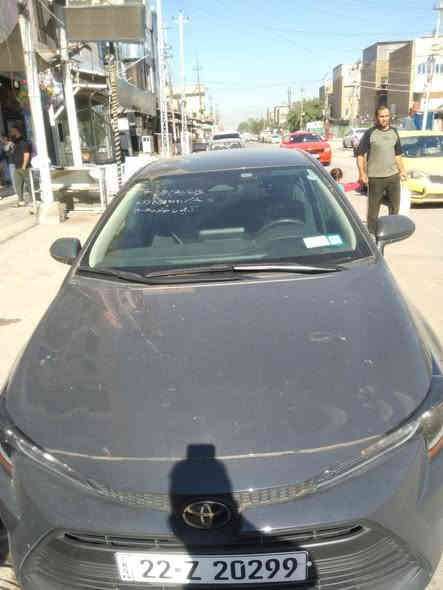 السلام عليكم كورولا موديل 2024
دخول جديد قبل بومين دخلت ترقيم جديد البارحه رقمتها 
بيها قطعتين 
باب السكن بصف السائق تبديل تفصيخ 
وبيها الباب الخلفي بي تصليح وصبغ 
بيها بعض الرصعات خفيفه 
صور الحادث وصور الإمارت بدون رقم صوره الشاصي ويا المنشور 
وهاي كل تفاصيل السياره 
ماشيه 40700كم تقريباً 
داخل مخمل 
تحكمات استيرن 
كامره 
رادارات 
وبعد مواصفات والله ما أعرف بيها 
مكفولة من محرك وكير وصدر وتايرات ودواخل وبجم وصندوك كله جديد وضع شركه 
مكانها بغداد البلديات قرب الشقق الفلسطينية 
***********
السعر 165$ وبها شي بسيط
