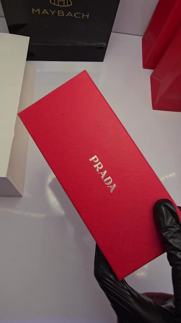 البراند الإيطالي
برادا ❤️❤️❤️ 
مع جميع المرفقات الأصلية
عدسة ماستر VU + Polarize 
من أرقى أنواع النظارات الشمسية ❤️
السعر 20 دولار


**إذا كنت صاحب هذا الإعلان وتريد حذفه لأي سبب، رجاءا أرسل رسالة إلى الدعم الفني**