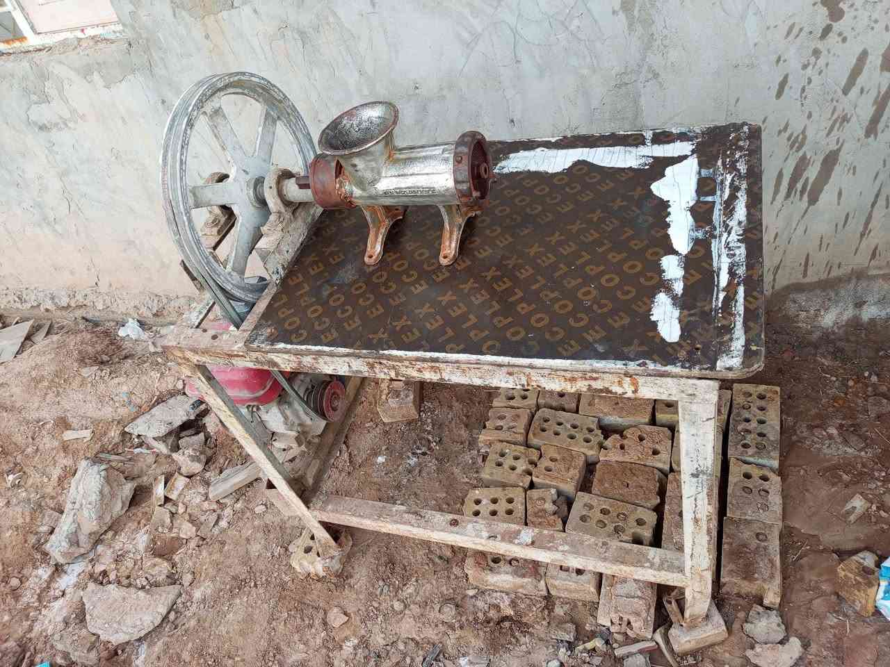 مثرامه للبيع والسعر 200 تواصل على الرقم ***********
