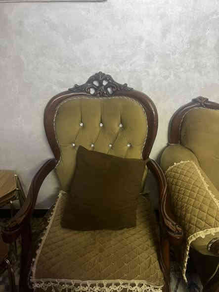 سلام عليكم 
تخم 6قطع للبيع نضيف جديد كوشات كامله سعره 550مكانربغداد الشعب للاستفسار ***********
