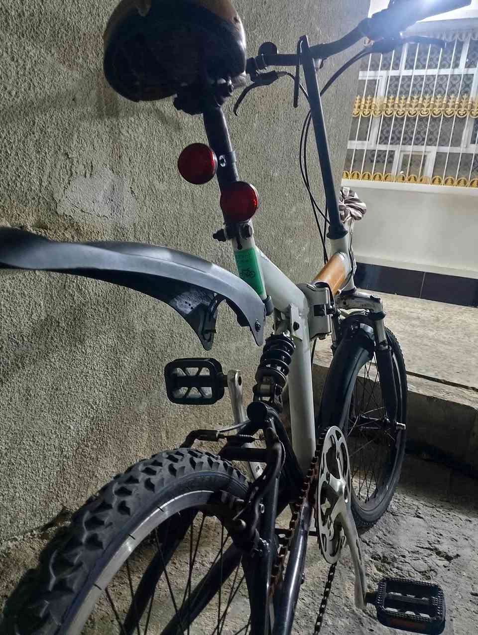 سلام عليكم عندي بايسكل ابو طبكه جبلي بيسكل باله .. واضح بل صوره ..سعره 55 بي مجال بسيط مكان بغداد شعله الصدرين موجود توصيل داخل شعله *********** متواجد وستاب خاص
