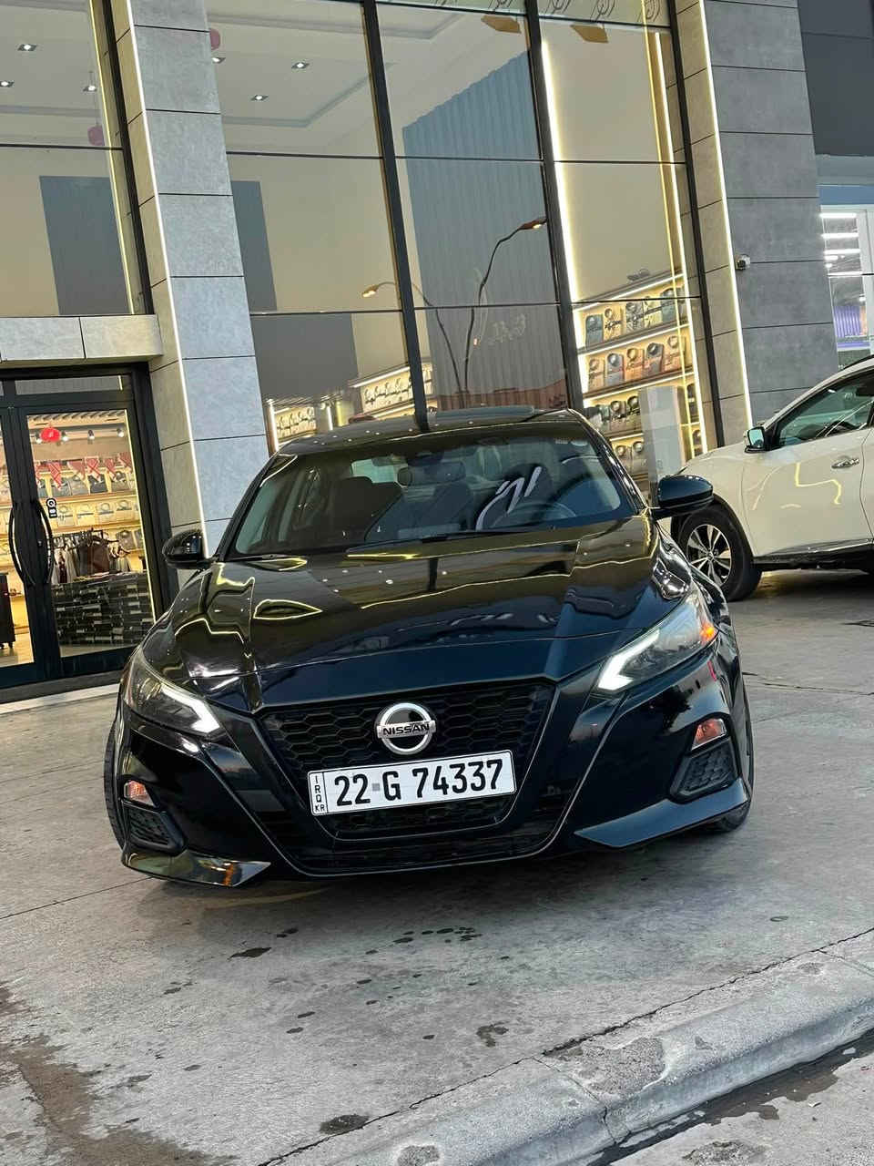 نيسان : التيما SV بلص
موديل : 2021
ماشية : 31الف ميل
المواصفات : (( فل اوبشن 1/1 )) 
(( فتحه سقف ، تبريد قطعتين،  تشغيل عن بعد ، تشغيل بصمه ، نقطه عمياء ، ليتات زينون ، ليتات LED ,باب بصمه، مرايه كهربه ، رادار امامي خلفي جوانب، تحديد مسار ، ، تدفئه كراسي ،  سكان هيتر ، حساسات ، هاند بريك اكتروني ، قياده ذاتيه  ، شاشه كبيره،  كميره خلفيه ، مثبت سرعه ، تحكم سكان بالكامل ، كشافات أماميه , حساسات جانبيه ، رادار منع التصادم ،  )) 
ضرر جامرلخ وبوند وشبرين بل باب بدون شاصي 100‎%‎
بيها شويه بل بدنه 
مكان السيارة اربيل 
سعر 129ورقه وبيها مجال بسيط
‭***********‬
