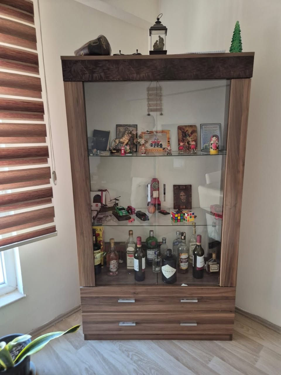 اثاث مستعمل نظيف للبيع
***********
