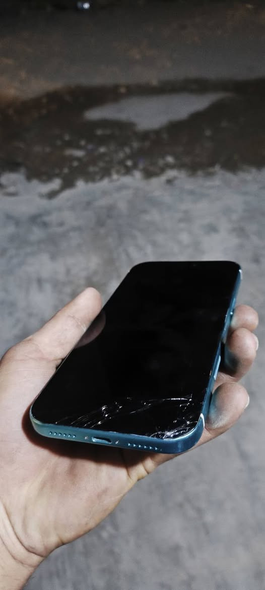 ايفون 17 الون المميز من دبي وصلني
للبيع 
ايفون 17pro max 
1024g
99 بطاريه 
كلشي شغال فقط الشاشه نضربت 
أو بحتاجله شاشه اريد ابيعه على وضعه كلشي ما اضمنلك 
كنمه ابيعلك حديده ***********
