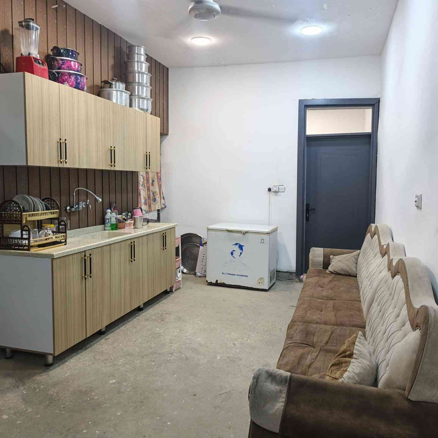 السلام عليكم بيت عوزه ارضيه  للبيع زراعي نهايه شارع 30 قريب على ابو العوف السعر 36 بي  مجال قليل تصال على 
الرقام ‏‪***********‬‏بي واتساب /***********
ملاحضه الكاونتر والكيزر يبقن ويا البيت
