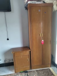 غرفة خشب كاملة • نضافتها ٧٥٪ • كوت لبدريه