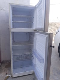 ثلاجه كبيرة • ٢م • العزيزيه شارع السفينه