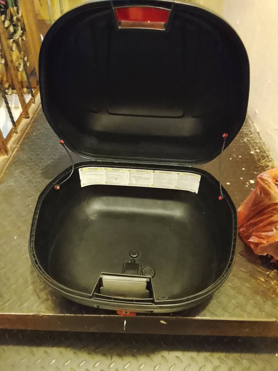 سلام عليكم
جنطه اصليه وجديده حجم كبير 

للبيع سعر 75الف بغداد لأمين ثانيه ***********
