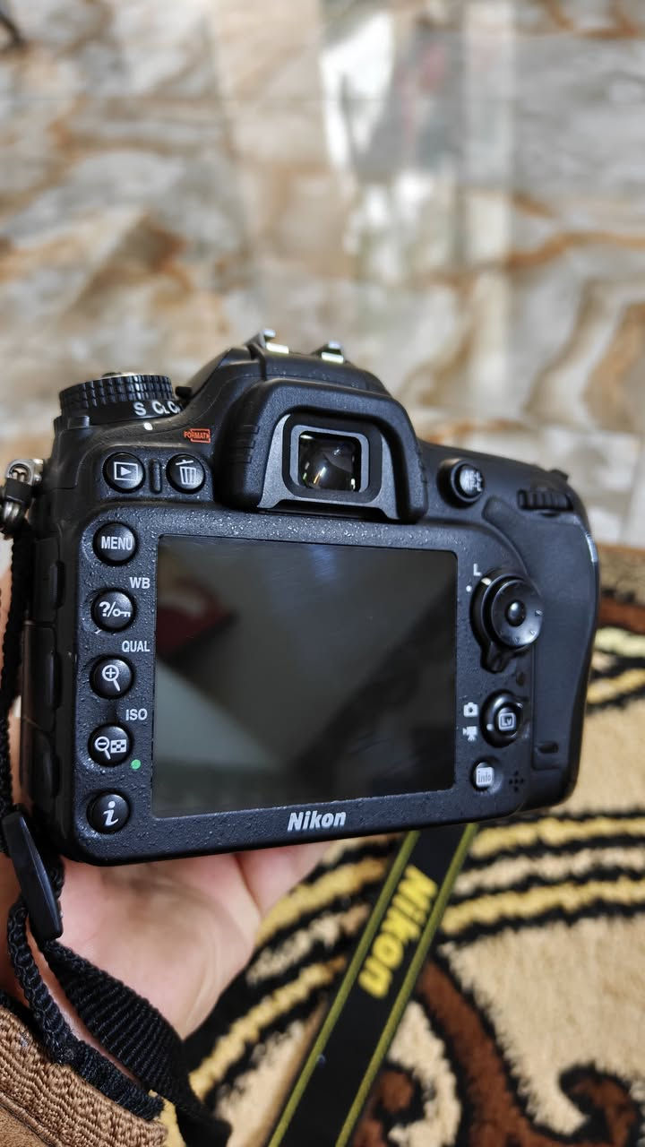 نيكون 7100 
نضافه واضح بالصور 95
غرضها  كامله رام 32 جنطه  وشاحنة وبطارية وحزام سعر 550 وبيها مجال  بغداد مدينة الصدر ***********
