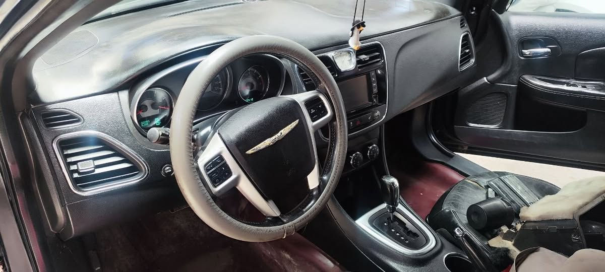 c200

موديل 2013
اللون اسود
6 سلندر

محرك 3600
رقم بغداد باسمي
محرك وكير وتبريدممتاز 
قمارة وبنيد جاردة بسبب الشمس 
كشنات جلد
حماوة طبيعية جدا جوة النص 
غرفة نظيفة جدا
نقصها حدادية 
حادثها بجم

السعر 65 وبيها مجال
***********
موجود فيس وواتس اب وخط
المكان بابل الحلة
