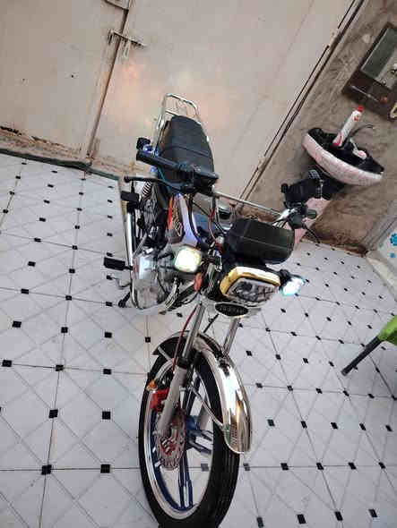 السلام عليكم دراجه سيفان ٥كير موديل 2025اوراق سكنر مكفوله كفاله عامه برغي مامفتوح بيه دراجه مفوله اركب وطير مامتعوبه السعر 850 وبيه مجال قليل شراي ***********او خاص
