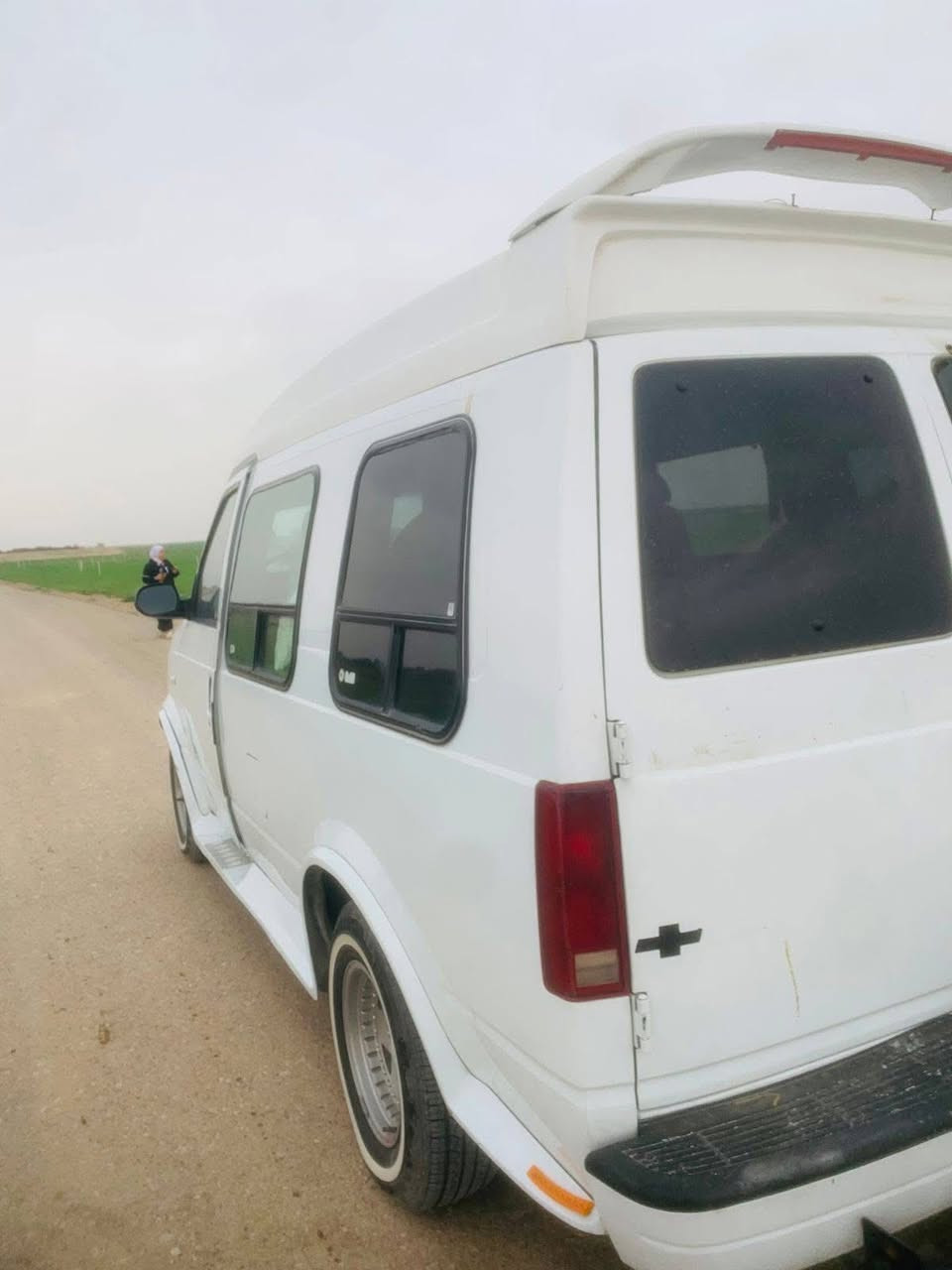 🏁 إعلان بيع: Chevrolet Astro 1995 (مشروع وطني)
السلام عليكم أصدقائي ومتابعي "فان استرو العراق" الكرام..
متوفر الآن سيارة (فان استرو) موديل 95، بحالة ممتازة جداً وشغل بلاد، المواصفات كالتالي:
• المحرك والكير: محرك وكير "حاوية" جديد وبحالة ممتازة.
• التبريد: قطعتين ثلج (تبريد شغال وجاهز).
• الإطارات: تخم تايرات (خط أبيض) جديد.
• الصبغ: مصبوغة عام (درجة أولى) للمظهر الجمالي.
• الكهربائيات: منظومة كهربائيات كاملة (فول)، كل شيء شغال.
• الداخلية: * كراسي دوارة (بلاد).
• الكرسي الخلفي يتحول إلى سرير (جرباية).
• الوضعية القانونية: رقم مشروع وطني، السنوية باسمي والتحويل مباشر.
السيارة بحالة بلاد ونظافة عالية جداً.
📍 المكان: [يمكنك إضافة مكان تواجد السيارة هنا]
📞 للتواصل والاستفسار: ***********
 تحياتي لكم جميعاً ،،،
‏  خادمكم ⚡️ مـسؤول جـروب فـان اسـترو الـعراق
