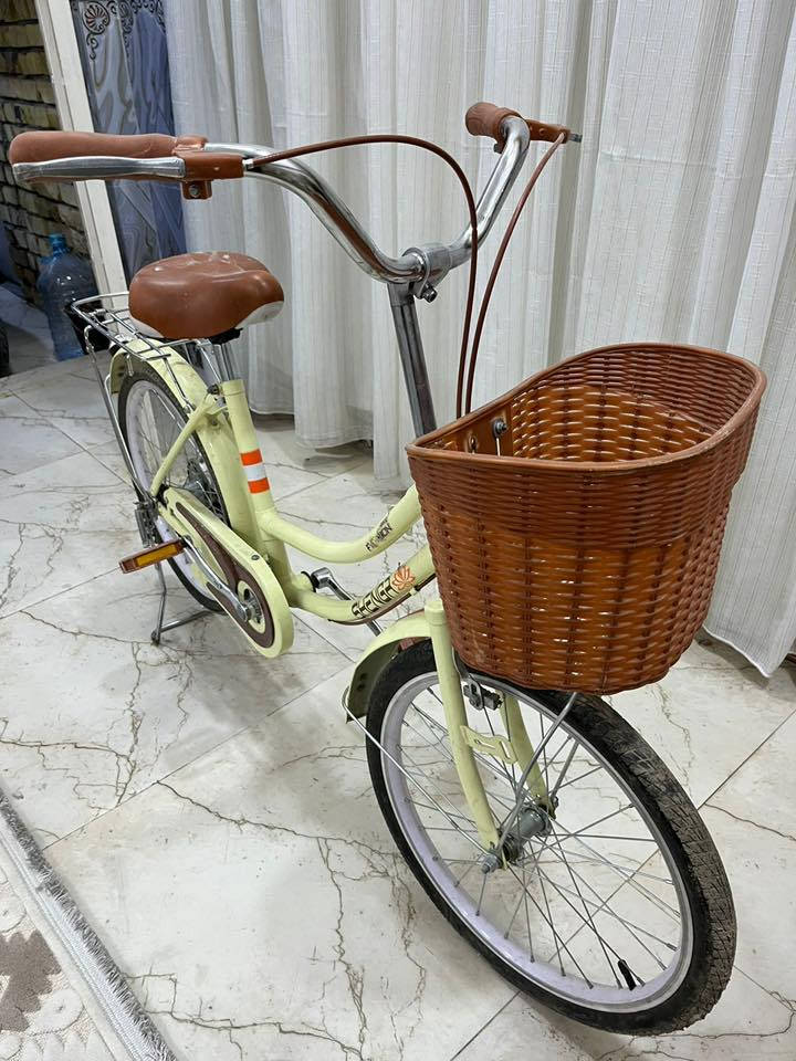 سلام عليكم بايسكل للبيع بعده جديد شتريته ل ابني ب ٨٥ الف وماطول سبوع ولتاير بنجر ما مستخدم كلش قليله رايدته ب ٦٠ الف***********
