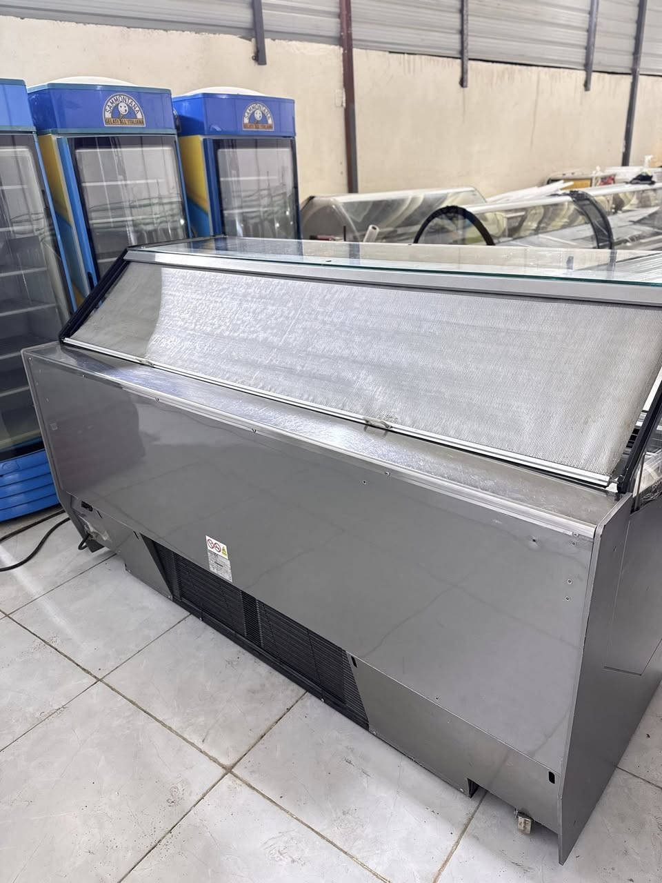 #معرض #الايطالي
عارضه lSA  ايزه ايطالي 🇮🇹🇮🇹
16 بلاك كبير 220 سم
موديل حديث 
مستخدم اخو الجديد 
نضيف جدآ 
تبريد هوئ 
سنكل فيز 
دبل كمبريسر 
كلشي بيه بلادي على وضع الشركة 
ضمان شغل 100‎%‎
💤
السعر والتفاصيل مراسله الصفحة 
او الاتصال هـ ***********
العنوان بصره 
#سيدحسين
