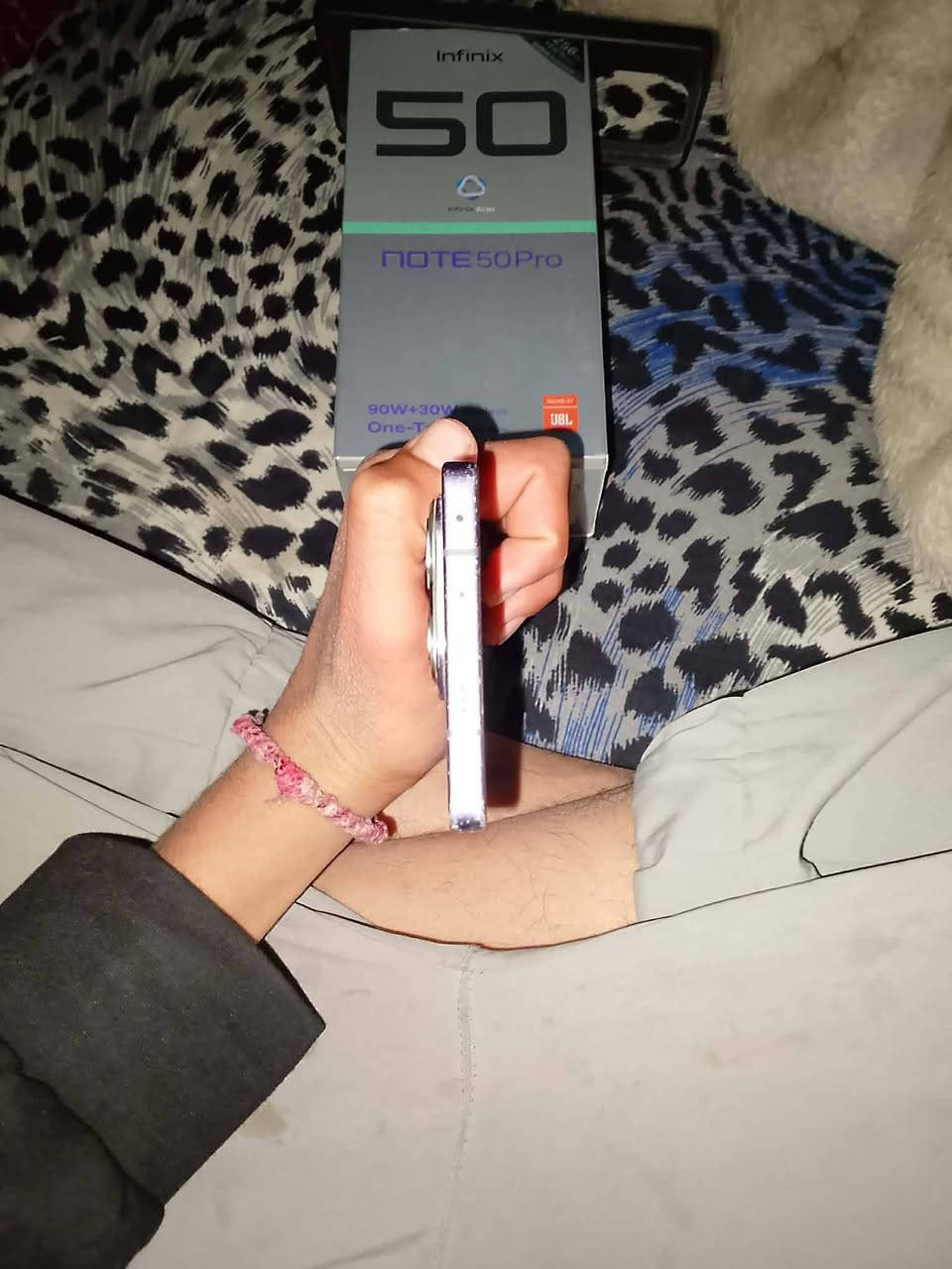 Infinix NOTE 50 Pro
بطارية 5200
ذاكرته 256
كامل ملحقات
نضافته80بل ميه
بغداد_الرئاسه شارع 20
***********
