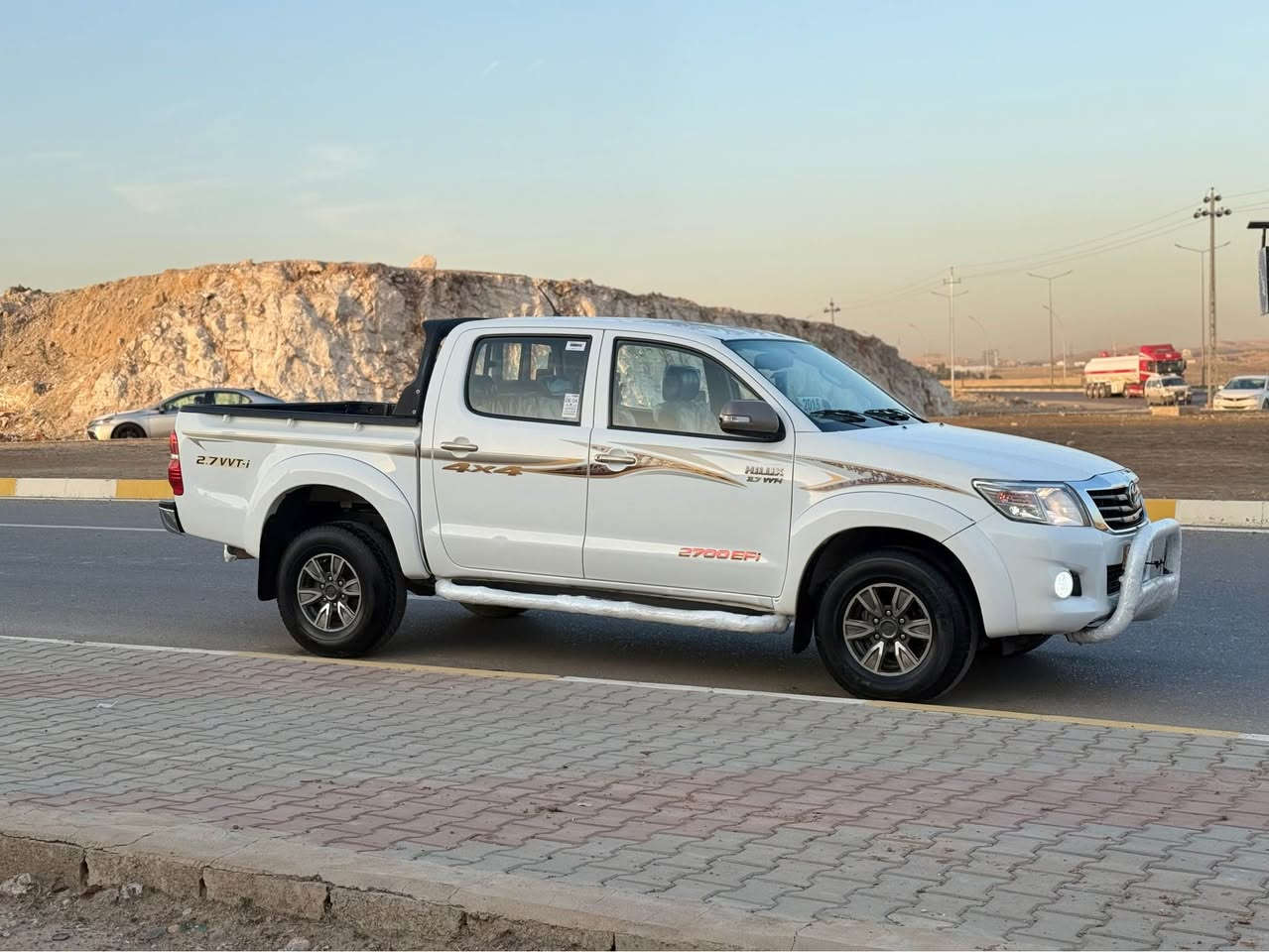 سلام علیکم 
تویوتا هیلوکس
مودیل 2014
ابيض ثلجي
فوول مواصفات 
كير اوتوماتيك 
دبل اكسل
حساس امامي خلفي
داخل صاج
كاميرا
تحكم ستيرن
مراية كهربائية 
ويل كروم
هوك
بلاجكتور
جام خلفي سكة
سيارة بدون صبغ 
بي مكان تعديل بارد
مكان كارت صغير
يعني بي مكانين فقط
سيارة بدون صبغ بدون حادث
سيارة حيل حلو علي وضع شريكة
رقم سنوية  كلة جديد لحد 2028
رقم رباعي 
كير محرك تبريد صدر اكسل كهربائيات تحويل غرامة وكالة كلة بشرط
سيارة ربع دينار مابي مصرف
محرك مامفتوح بشرط 
بدون صوت بخار
سعر 224
***********
***********
مكان كركوك كركوك, العراق
