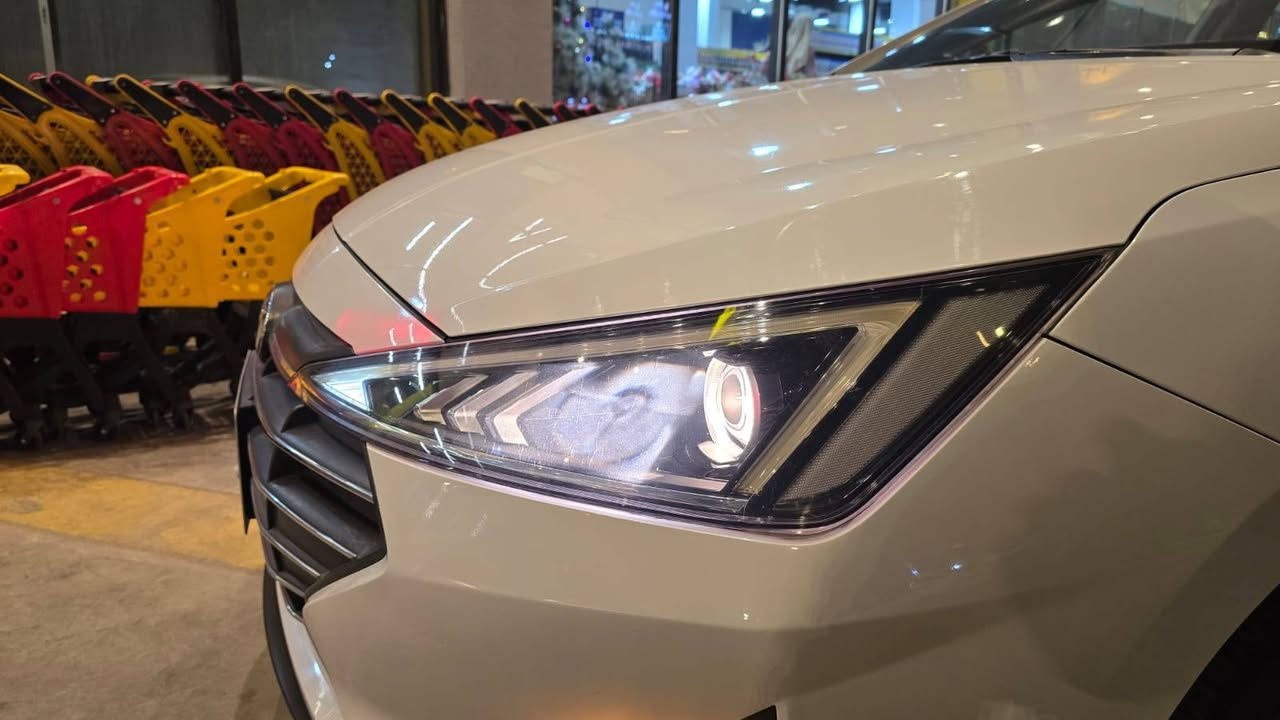 النترا خليجي ٢٠١٩ فول مواصفات
بعدها بتايرات الشركه
ماشيه ٦٥ الف وبسمي
محرك ٢٠٠٠ دوش المرغوب
كفاله من الضربه والصبغ والبارد
اخوان السياره على ايد وحده من الشركه بسمي وتحويل 
***********
السعر ١٦٢ وبيها مجال لشراي ويدلل
