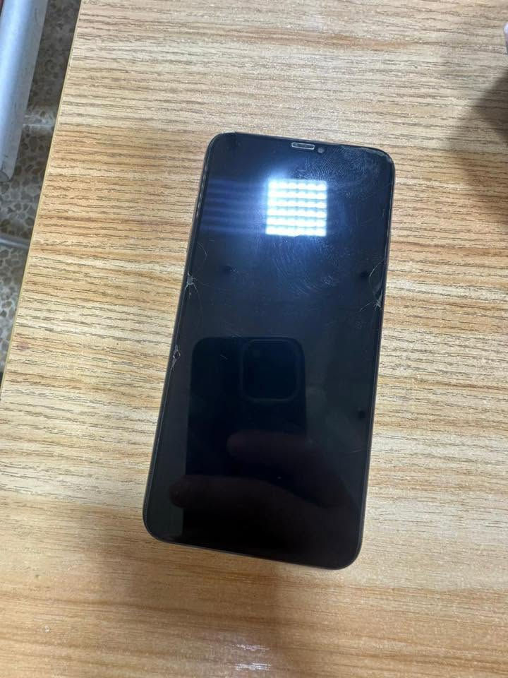 آيفون اكس ماكس ذاكره 256 مبدله الشاشه وضهره مفطور مبايل حلو ونظيف الله شاهد يخبل السعر 250 وبي مجال بسيط ***********
