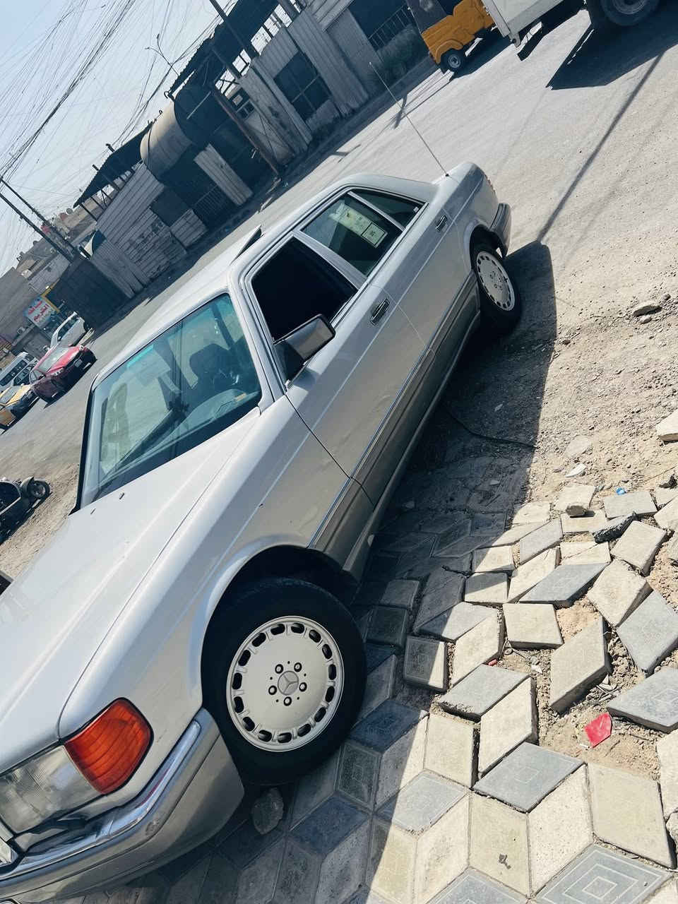 مارسدس جامبو رئاسي seL300
موديل 1991...فول  فتحه سلايد مصبوغه عام للجماليه لاضربه ولا طخه بس بدايت خياس بجاملغ الخلف صدر بسيط 
تبريد بلاد تخم تايرات جديد محرك لاتبخير ولا تنقيص جديدة هسه شاد مكينه وارد يابان مكفول  باتري قبل يومين شديته داخل زين كشنات نضيفه بس اني مدوشمها بطاين جديدة تنته ديكور كهربائيات شغاله اريل كهرباء جديد مناقصها شي سياره  

سياره جاهزه من كلشي بيها نقوصات بسيطة اطيح من سعرها 
شلعه معدل محرك بلاد عنكبوت
عارضها ب75$وبيها مجال حق الجيه بسيط
سياره بأسمي رقم بغداد 11 جديد سنويه مجدده تحويل ثاني يوم 
المكان بغداد 
فقط اتصال ***********
