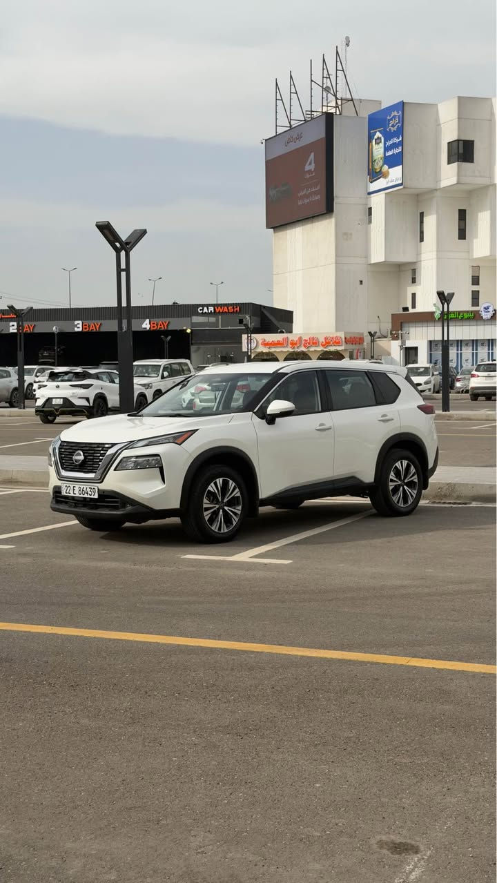 نيسان روج موديل 23 فئه SV محرك 3 بستم 1500 توربو 
بيها باب خلف السائق مبدل بلاد ماشيه 46 الف ميل 
مواصفات رادار امامي وخلفي وجانبي شاشه وكامره
فور ويل بصمه تشغيل وابواب هندبريك بصمه تشغيل عن بعد اتو هولد وضعيات قياده متعدده العنوان بغداد 
السعر 170 ورقه الهاتف *********** بغداد, العراق
