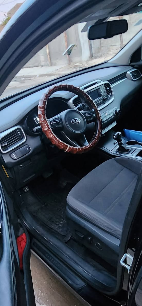 سورنتو امريكى موديل 2016
رقم نكليزي بسمي سعر سعر بلاش 145
سياره جديده كلش 
محرك 4سلندر 
سبعه راكب 
صور الحادث بل منشور معا سونار 
بيه جاملغ بدل حافت الباب صبغ 
مكاني بغداد الكماليه 
***********
***********
