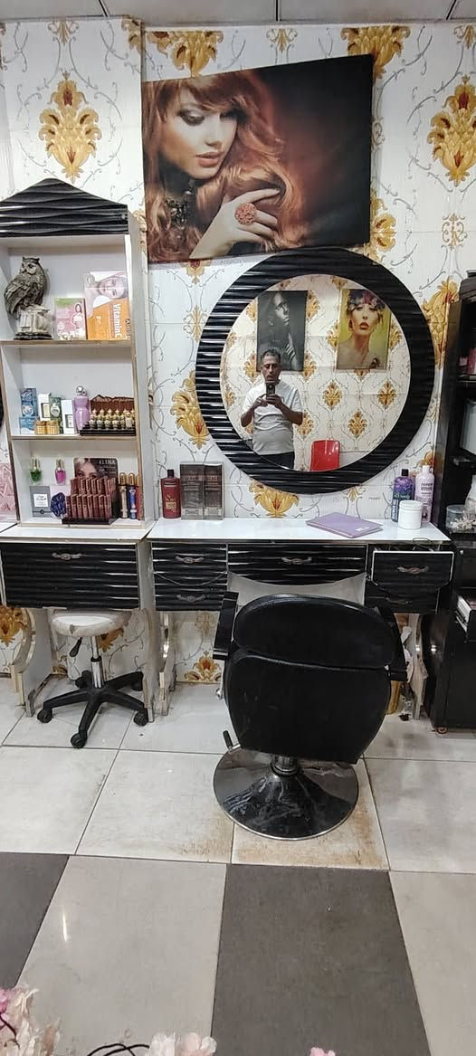 السلام عليكم غراض صالون للبيع مستعملة باسعر مناسبة وهذة رقمي *********** مدينة الصدر
