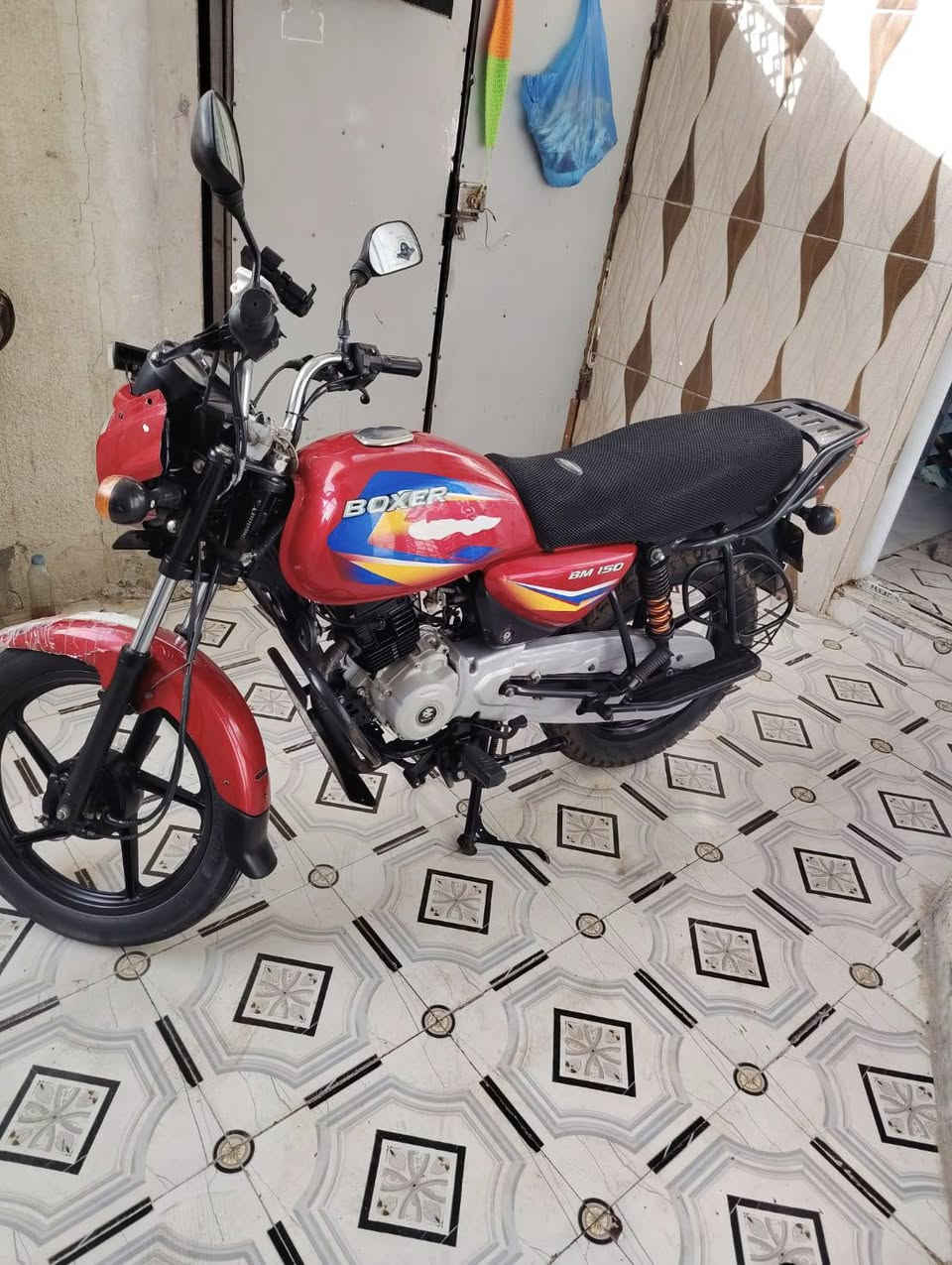 السلام عليكم دراجة بوكسر مديل23 مامفتوحة والنضافة مبينة تعال وجيك الاستفسار عل رقم ***********
