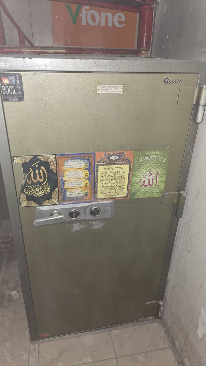 قاصة booil دبل مفتاح دبل قفل
1600 كيلو . ارتفاع ١٥٠ سم العمق بحدود ال٨٠
متوفرة بغداد زيونه شارع الربيعي 
التحميل ع مشتري .
السعر 800‌ الف ، 
***********
