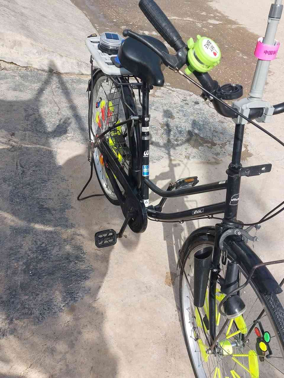 السلام عليكم بايسكل بناتي حجم 26 موديل 2018 شهر 1 شركة اوفس نضيف صارلي شهرين من ماخذه كامل مابي نقص ربع ماتذب علية  السعر 120 وبي مجال بسيط مكاني بغداد الشعب للستفسار ***********
