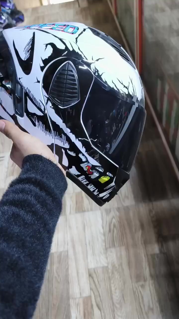 السلام عليكم.... 
خوذة ماركة سيزر حجم L
جديده غير مستخدمه ب70 قفل


**إذا كنت صاحب هذا الإعلان وتريد حذفه لأي سبب، رجاءا أرسل رسالة إلى الدعم الفني**