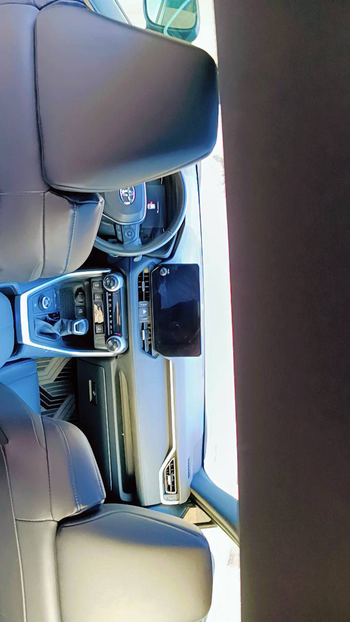 سلام عليكم تيوتا راف فور هايبرد قليل صرف الوقود علامه سزرقه موديل 2023 رقم جديد وارد امريكي كشنات جلد تدفئه وتبريد ماشيه 24 الف بنرامه قماره بلاك اسود ويل حجم 18 شاشه جبيره كار بلي.كامل جاهزه مرقم بغداد تحويل ثانيوم كامل مابيه ولا عطل حادث مبدل بس بنيد مابيه صبغ فءه XSE سعره 268 ورقه  المكان الرمادي الخالديه الرقم ***********
