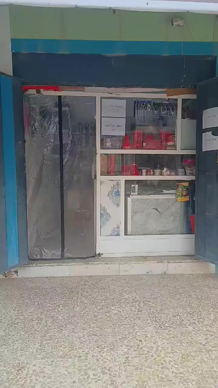 محل قرطاسية وهداية للبيع
موصل حي التنك (الرافدين) مدرسة الرسل 
المحل قريب على ٦ مدارس
 سبب البيع عدم التفرغ عندي اسواق 
بسعر مناسب جدا 
باقي التفاصيل على خاص 
او الاتصال على رقم ***********
