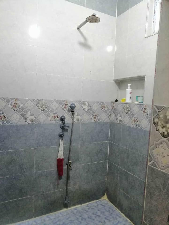 مشتمل المساحه ١٥٠ متر الوجه ٧ ونص في ٢٠ قرب مجمع الرحاب طابو زراعي سند ٢٥ تحويل مباشر شارع ٣٠متر طابق ونص الأرضي مكون من غرفة نوم مع صاله واستقبال مع المطبخ مع الصحيات الطابق الثاني غرفه وحده مع صاله كبيره مع الصحيات السعر ٨٠ مليون وبها مجال الاتصال كورك *********** اسيا *********** اثير *********** اسماعيل الجميلي مكتب المنار عبور الجسر الجغيفي
